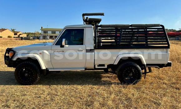 Sayi Na hannu Toyota Land Cruiser White Mota in Maseru a Maseru Sayi Na hannu Toyota Land Cruiser White Mota in Maseru a Maseru