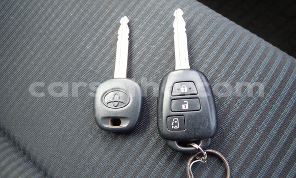 Sayi Na hannu Toyota Noah Silver Mota in Maseru a Maseru Sayi Na hannu Toyota Noah Silver Mota in Maseru a Maseru