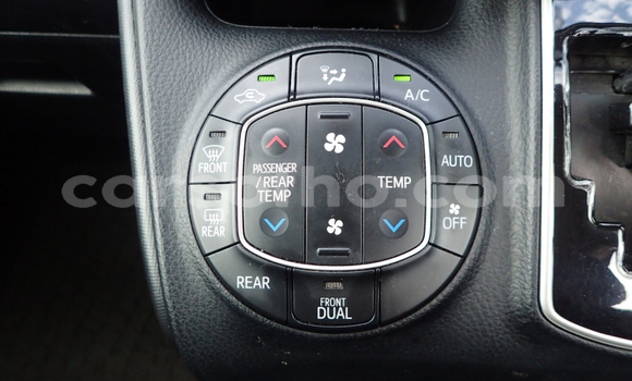 Sayi Na hannu Toyota Noah Silver Mota in Maseru a Maseru Sayi Na hannu Toyota Noah Silver Mota in Maseru a Maseru