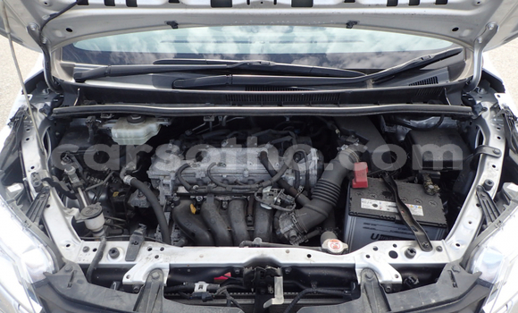 Sayi Na hannu Toyota Noah Silver Mota in Maseru a Maseru Sayi Na hannu Toyota Noah Silver Mota in Maseru a Maseru