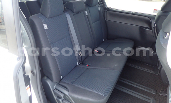 Sayi Na hannu Toyota Noah Silver Mota in Maseru a Maseru Sayi Na hannu Toyota Noah Silver Mota in Maseru a Maseru