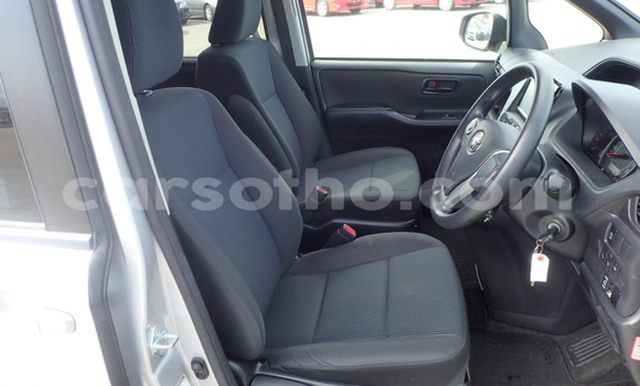 Sayi Na hannu Toyota Noah Silver Mota in Maseru a Maseru Sayi Na hannu Toyota Noah Silver Mota in Maseru a Maseru