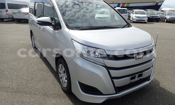 Sayi Na hannu Toyota Noah Silver Mota in Maseru a Maseru Sayi Na hannu Toyota Noah Silver Mota in Maseru a Maseru