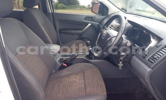 Sayi Na hannu Ford Ranger White Mota in Maseru a Maseru Sayi Na hannu Ford Ranger White Mota in Maseru a Maseru