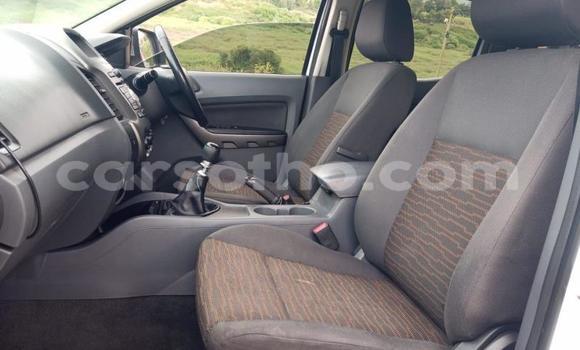 Sayi Na hannu Ford Ranger White Mota in Maseru a Maseru Sayi Na hannu Ford Ranger White Mota in Maseru a Maseru
