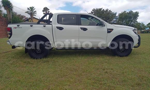 Sayi Na hannu Ford Ranger White Mota in Maseru a Maseru Sayi Na hannu Ford Ranger White Mota in Maseru a Maseru