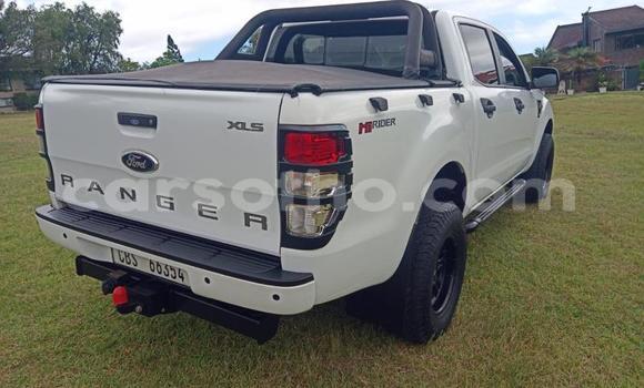 Sayi Na hannu Ford Ranger White Mota in Maseru a Maseru Sayi Na hannu Ford Ranger White Mota in Maseru a Maseru