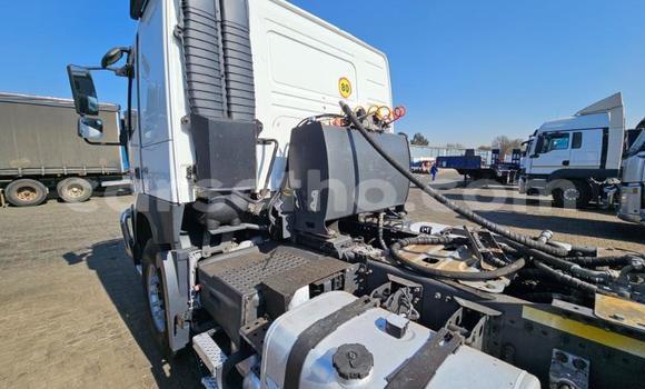 Acheter Occasion Utilitaire Volvo F4 Blanc à Maseru, Maseru Acheter Occasion Utilitaire Volvo F4 Blanc à Maseru, Maseru