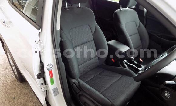 Sayi Na hannu Hyundai Tucson White Mota in Maseru a Maseru Sayi Na hannu Hyundai Tucson White Mota in Maseru a Maseru