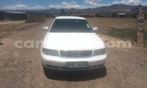 Sayi Na hannu Audi A4 White Mota in Maseru a Maseru