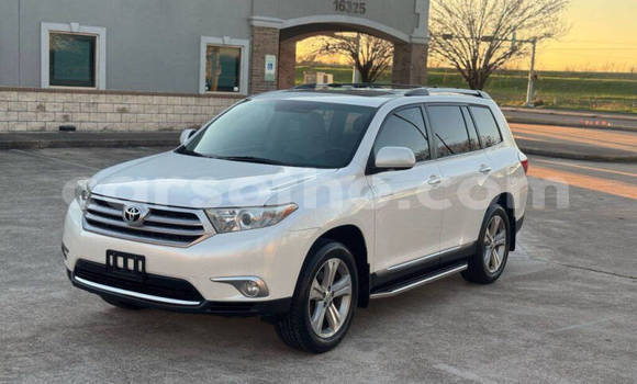 اشتري مستعمل Toyota Highlander White سيارة في Maseru في Maseru