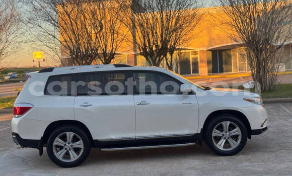 Sayi Na hannu Toyota Highlander White Mota in Maseru a Maseru Sayi Na hannu Toyota Highlander White Mota in Maseru a Maseru