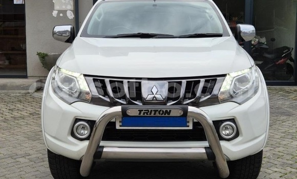 اشتري مستعمل Mitsubishi Triton White سيارة في Maseru في Maseru اشتري مستعمل Mitsubishi Triton White سيارة في Maseru في Maseru