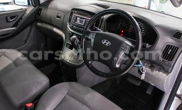 اشتري مستعمل Hyundai H1 Silver سيارة في Maseru في Maseru اشتري مستعمل Hyundai H1 Silver سيارة في Maseru في Maseru