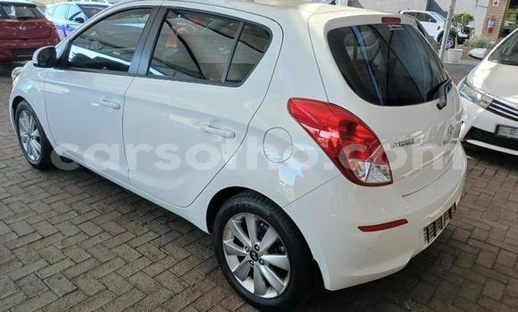 Sayi Na hannu Hyundai i20 White Mota in Maseru a Maseru Sayi Na hannu Hyundai i20 White Mota in Maseru a Maseru