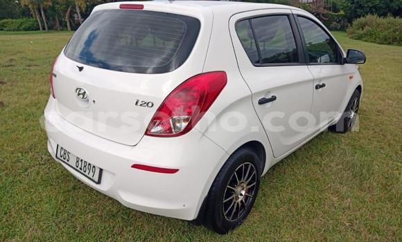 Sayi Na hannu Hyundai i20 White Mota in Maseru a Maseru Sayi Na hannu Hyundai i20 White Mota in Maseru a Maseru