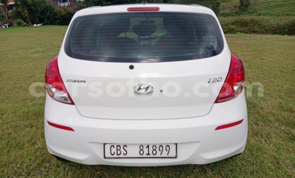 Sayi Na hannu Hyundai i20 White Mota in Maseru a Maseru Sayi Na hannu Hyundai i20 White Mota in Maseru a Maseru