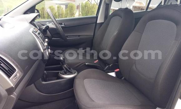 Sayi Na hannu Hyundai i20 White Mota in Maseru a Maseru Sayi Na hannu Hyundai i20 White Mota in Maseru a Maseru