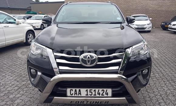 Sayi Na hannu Toyota Fortuner Black Mota in Maseru a Maseru Sayi Na hannu Toyota Fortuner Black Mota in Maseru a Maseru
