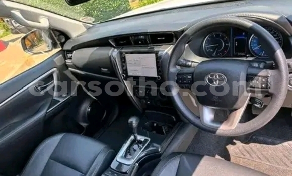 اشتري مستعمل Toyota Fortuner White سيارة في Maseru في Maseru اشتري مستعمل Toyota Fortuner White سيارة في Maseru في Maseru