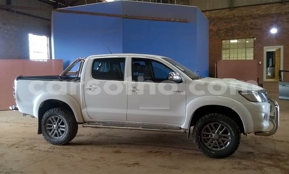 Buy Used Toyota Hilux White Car in Teyateyaneng in Berea Buy Used Toyota Hilux White Car in Teyateyaneng in Berea
