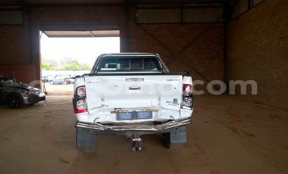Buy Used Toyota Hilux White Car in Teyateyaneng in Berea Buy Used Toyota Hilux White Car in Teyateyaneng in Berea