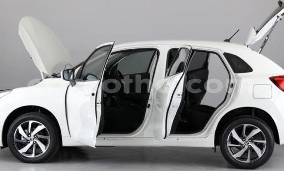 Sayi Na hannu Toyota Starlet White Mota in Maseru a Maseru Sayi Na hannu Toyota Starlet White Mota in Maseru a Maseru