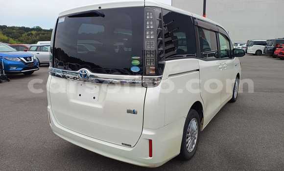 اشتري مستعمل Toyota Voxy White سيارة في Maseru في Maseru اشتري مستعمل Toyota Voxy White سيارة في Maseru في Maseru