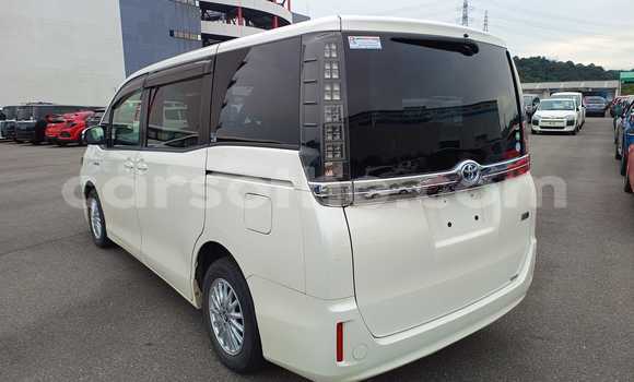 اشتري مستعمل Toyota Voxy White سيارة في Maseru في Maseru اشتري مستعمل Toyota Voxy White سيارة في Maseru في Maseru