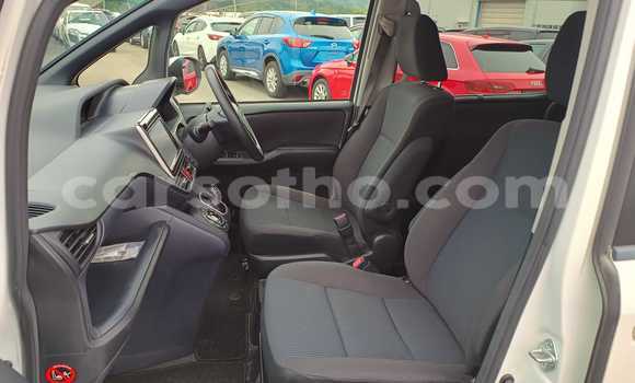 اشتري مستعمل Toyota Voxy White سيارة في Maseru في Maseru اشتري مستعمل Toyota Voxy White سيارة في Maseru في Maseru