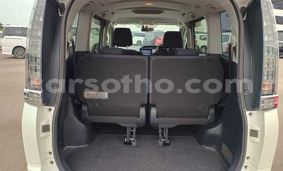 اشتري مستعمل Toyota Voxy White سيارة في Maseru في Maseru اشتري مستعمل Toyota Voxy White سيارة في Maseru في Maseru