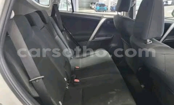 اشتري مستعمل Toyota RAV4 White سيارة في Maseru في Maseru اشتري مستعمل Toyota RAV4 White سيارة في Maseru في Maseru