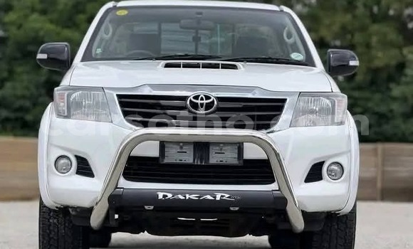 اشتري مستعمل Toyota Hilux White سيارة في Maseru في Maseru اشتري مستعمل Toyota Hilux White سيارة في Maseru في Maseru