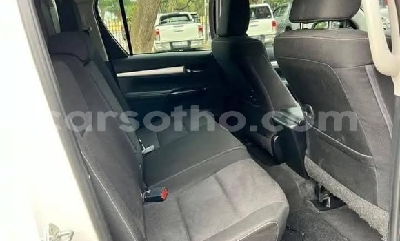 Buy Used Toyota Hilux White Car in Maseru in Maseru Buy Used Toyota Hilux White Car in Maseru in Maseru