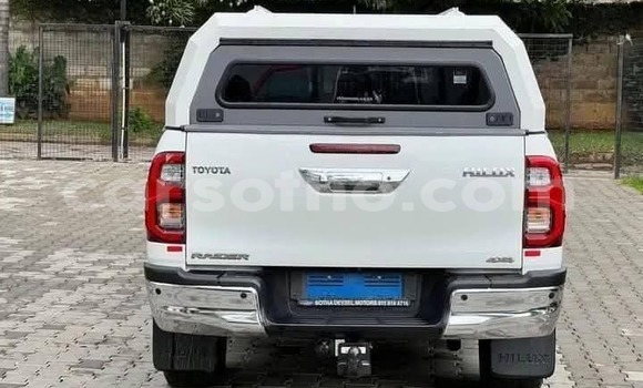 Buy Used Toyota Hilux White Car in Maseru in Maseru Buy Used Toyota Hilux White Car in Maseru in Maseru