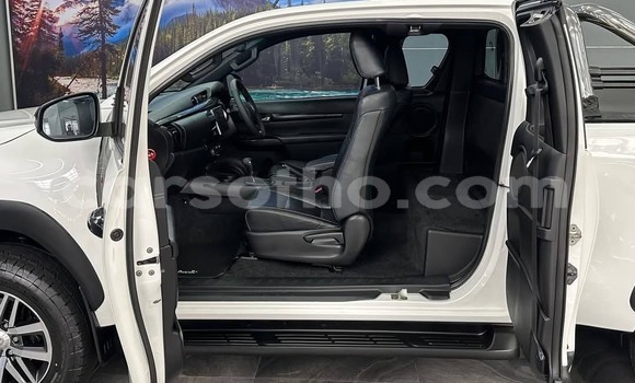 Sayi Na hannu Toyota Hilux White Mota in Hlotse a Leribe Sayi Na hannu Toyota Hilux White Mota in Hlotse a Leribe