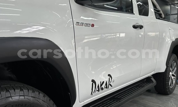 Sayi Na hannu Toyota Hilux White Mota in Hlotse a Leribe Sayi Na hannu Toyota Hilux White Mota in Hlotse a Leribe