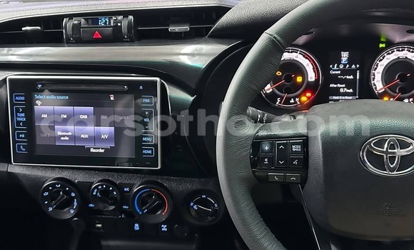 Sayi Na hannu Toyota Hilux White Mota in Hlotse a Leribe Sayi Na hannu Toyota Hilux White Mota in Hlotse a Leribe