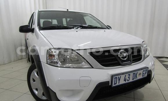 Sayi Na hannu Nissan NP 300 White Mota in Maseru a Maseru Sayi Na hannu Nissan NP 300 White Mota in Maseru a Maseru