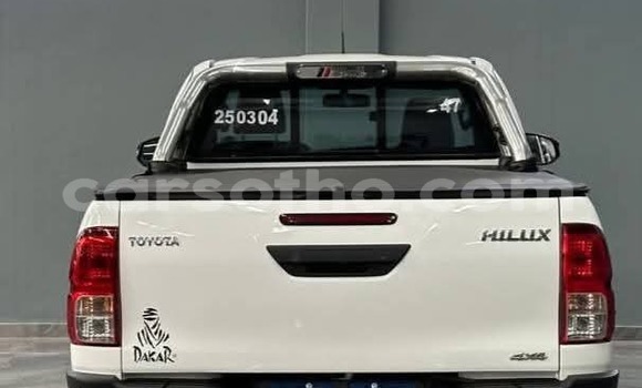 Sayi Na hannu Toyota Hilux White Mota in Hlotse a Leribe Sayi Na hannu Toyota Hilux White Mota in Hlotse a Leribe