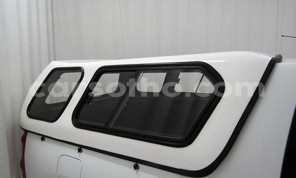 Sayi Na hannu Nissan NP 300 White Mota in Maseru a Maseru Sayi Na hannu Nissan NP 300 White Mota in Maseru a Maseru