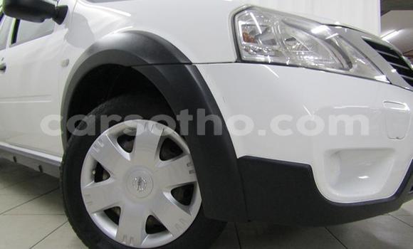 Sayi Na hannu Nissan NP 300 White Mota in Maseru a Maseru Sayi Na hannu Nissan NP 300 White Mota in Maseru a Maseru