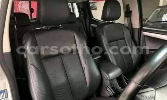 اشتري مستعمل Isuzu KB Silver سيارة في Maseru في Maseru اشتري مستعمل Isuzu KB Silver سيارة في Maseru في Maseru