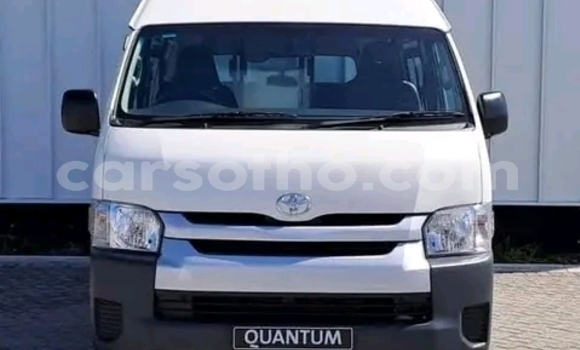 اشتري مستعمل Toyota Siyaya White سيارة في Maseru في Maseru