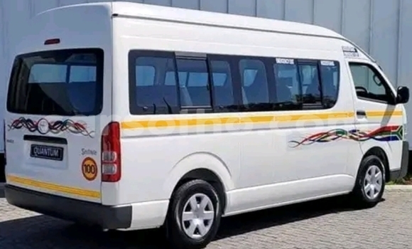 Acheter Occasion Voiture Toyota Siyaya Blanc à Maseru, Maseru Acheter Occasion Voiture Toyota Siyaya Blanc à Maseru, Maseru