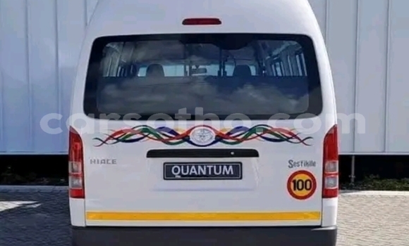 Acheter Occasion Voiture Toyota Siyaya Blanc à Maseru, Maseru Acheter Occasion Voiture Toyota Siyaya Blanc à Maseru, Maseru