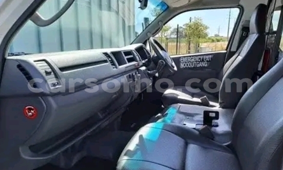 Acheter Occasion Voiture Toyota Siyaya Blanc à Maseru, Maseru Acheter Occasion Voiture Toyota Siyaya Blanc à Maseru, Maseru