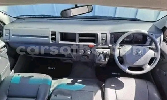 Acheter Occasion Voiture Toyota Siyaya Blanc à Maseru, Maseru Acheter Occasion Voiture Toyota Siyaya Blanc à Maseru, Maseru