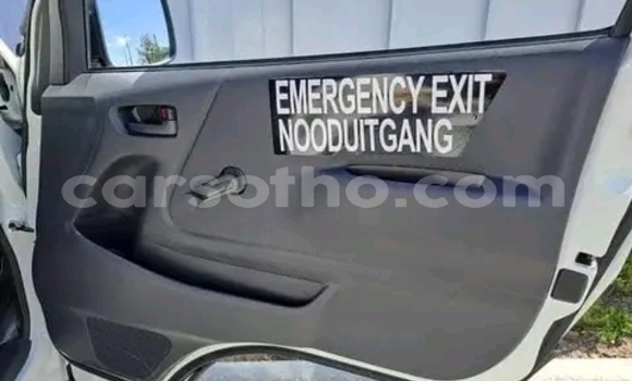 Acheter Occasion Voiture Toyota Siyaya Blanc à Maseru, Maseru Acheter Occasion Voiture Toyota Siyaya Blanc à Maseru, Maseru