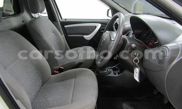 Sayi Na hannu Nissan NP 300 White Mota in Maseru a Maseru Sayi Na hannu Nissan NP 300 White Mota in Maseru a Maseru